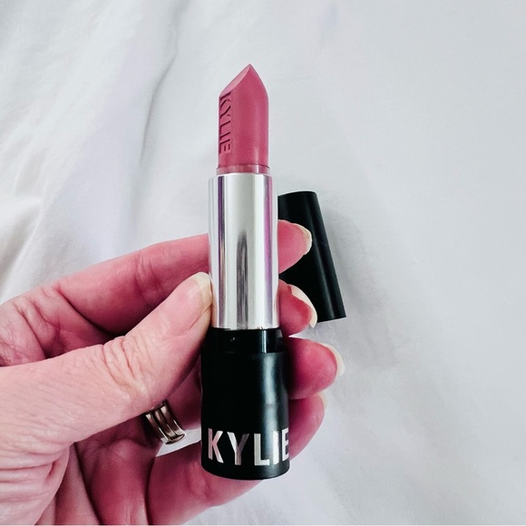 Kylie Jenner NEW IN BOX Lipstick - August Matte .12oz - Picture 11 of 14